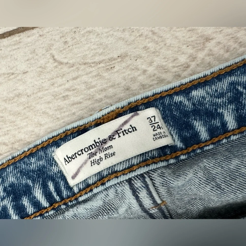 Abercrombie & Fitch The Mom Jeans High Rise 37‎ x 24